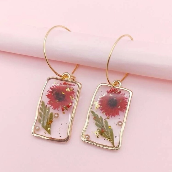 🌺 Lovely Faux Pearl Gold Leaf Pressed Floral Flower Rectangular Hoops 🌺 - Picture 2 of 3